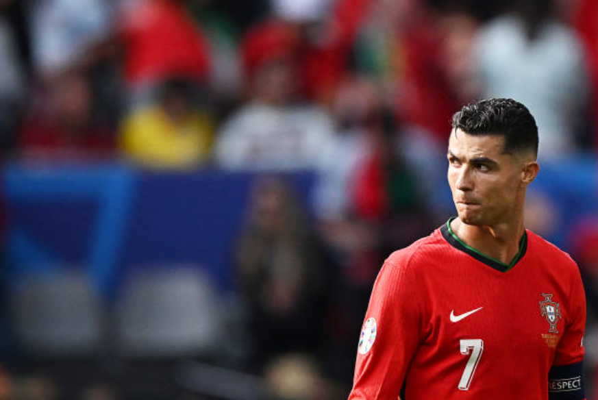Ronaldo đi vào lịch sử EURO.